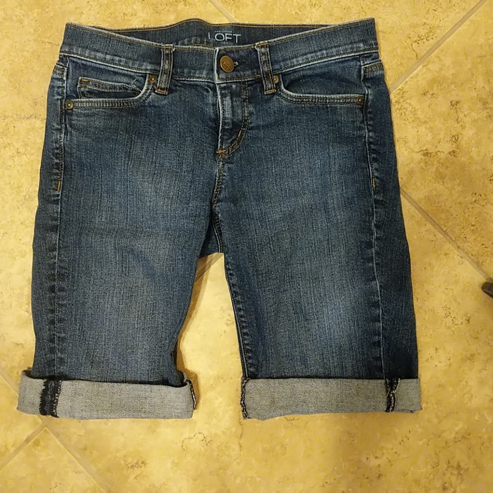 Loft blue jean crops.